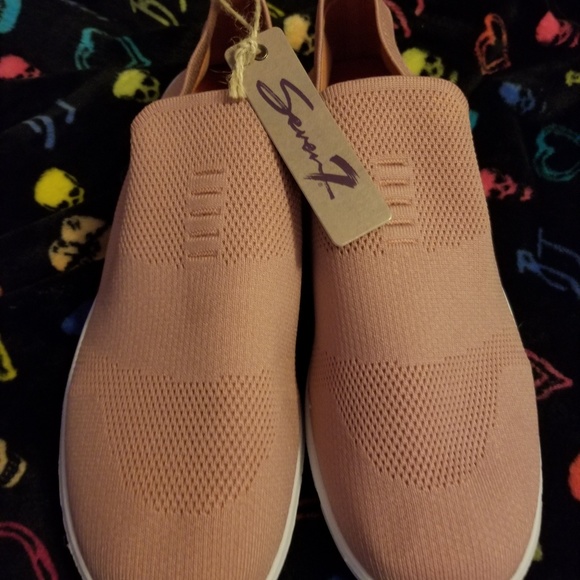 Brand new slip on shoes.....Soooo comfy!! - Picture 2 of 4
